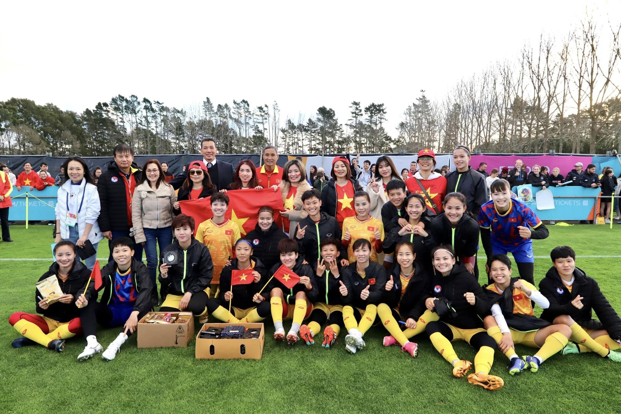 Cổ vũ đội tuyển bóng đá nữ Việt Nam dự FIFA World cup 2022 tại New Zealand cùng Snow Nguyễn 
