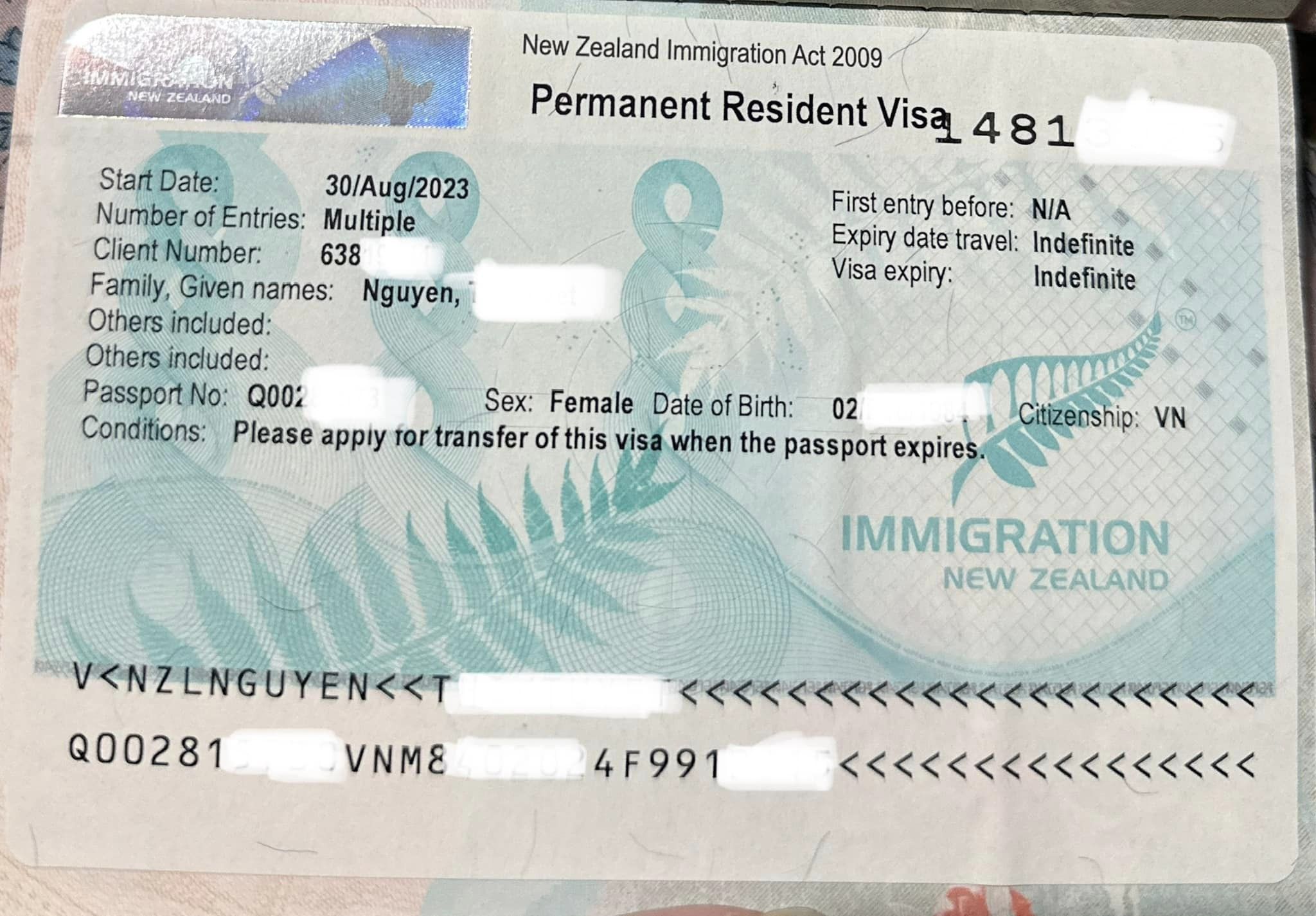 Dịch vụ hỗ trợ dán visa vào hộ chiếu cho khách hàng 